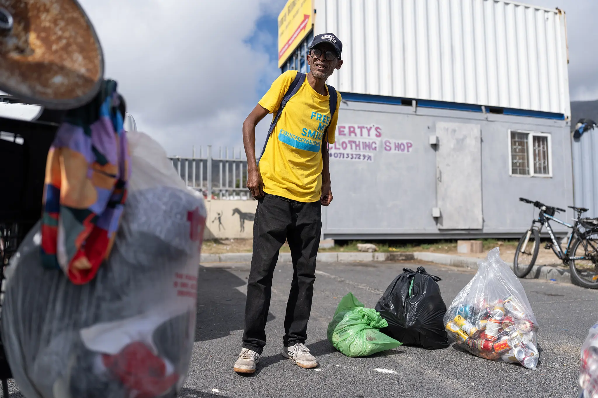 Marlon delivers recycling to a trader in Masiphumelele